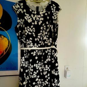 Dress beautiful flowers, elegant and worn once